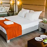 Napa Plaza (adults Only)