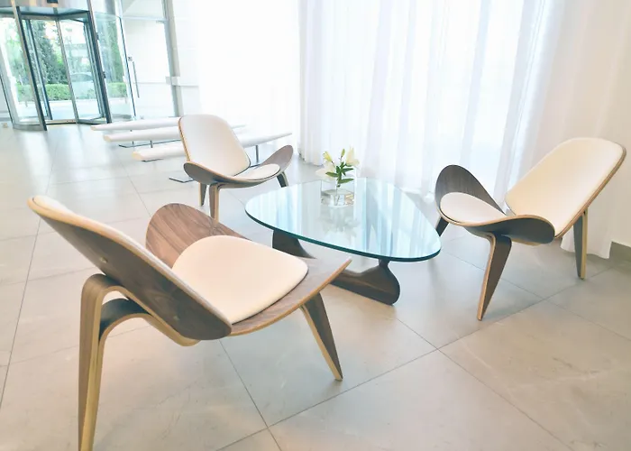 Napa Plaza (adults Only)